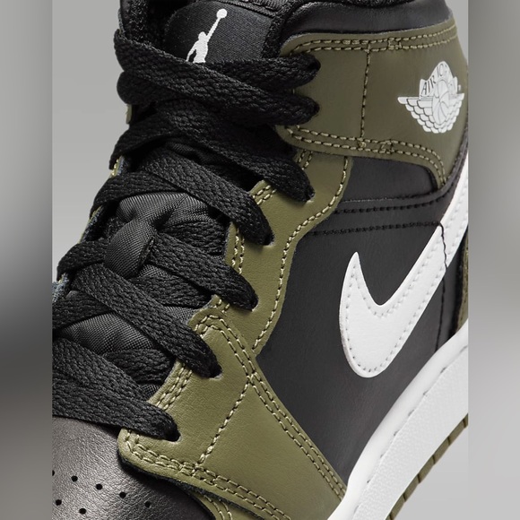 Air Jordan 1 Mid GS in Army Green - Picture 6 of 10